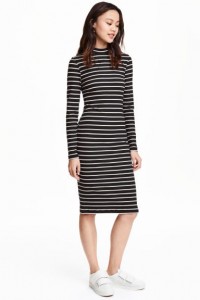 Look marinero vestido a rayas de H&M